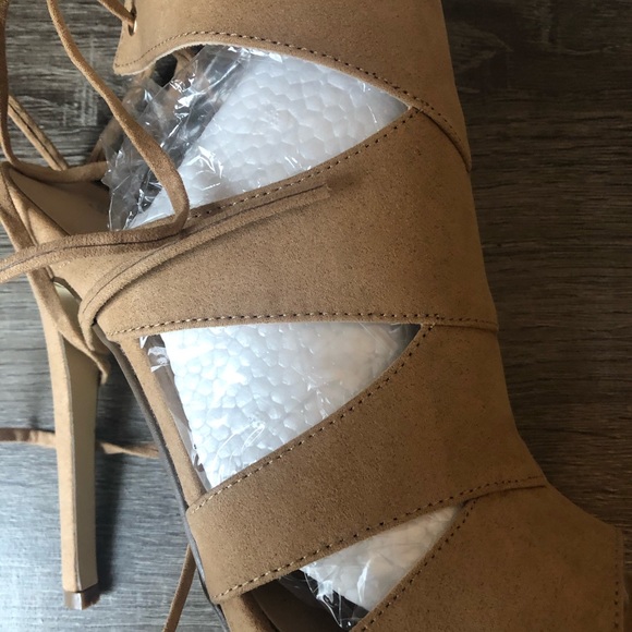 🌟 Brand New 🌟 Shoe Dazzle size 9 Heel! - Picture 5 of 7